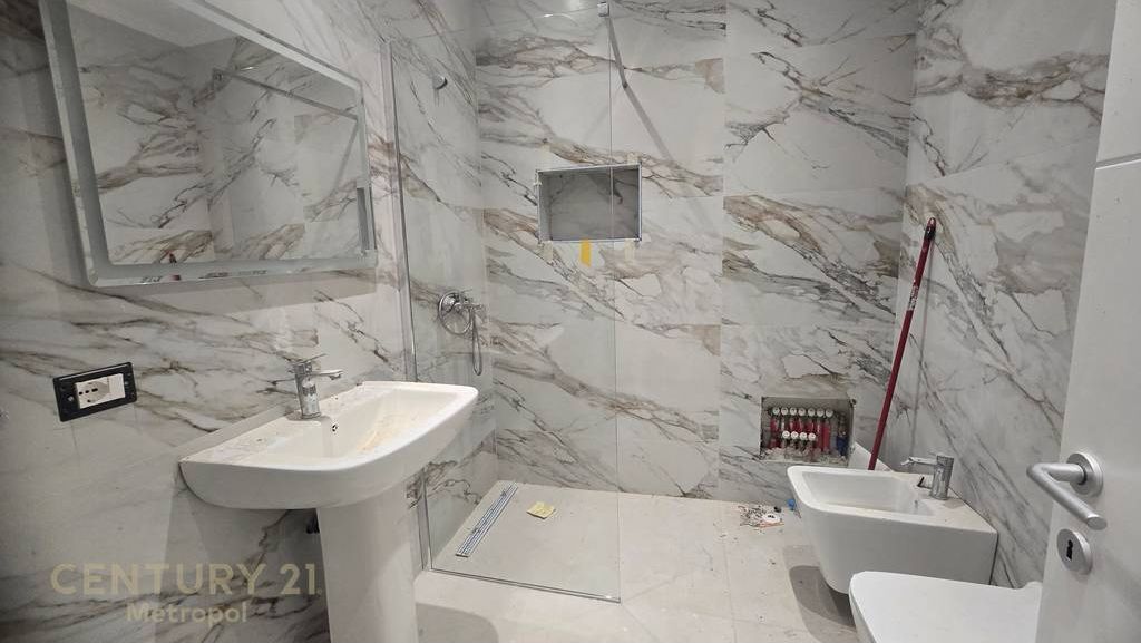 Appartamento 2+1 in affitto sul Nuovo Boulevard, Tirana - 75.000 Lek | 85 m²