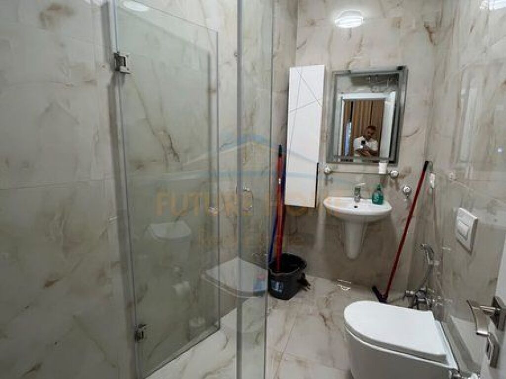 Qera,Apartament 2+1+2+Post Parkimi ,Blloku i Ambasadave