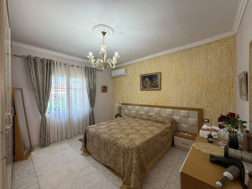 Vile per shitje ne Kinostudio.