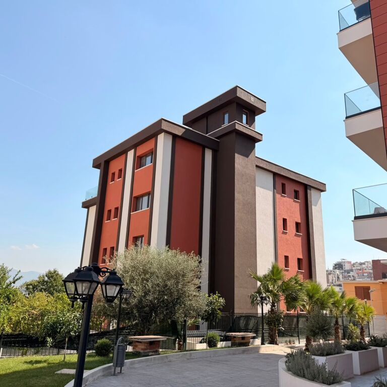 KODRA E DIELLIT, EDIFICIO IN AFFITTO