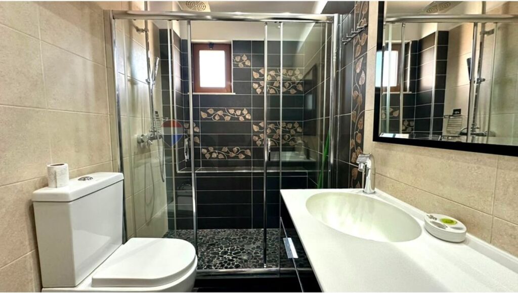 2+1 apartment for rent at 21 Dhjetori!
