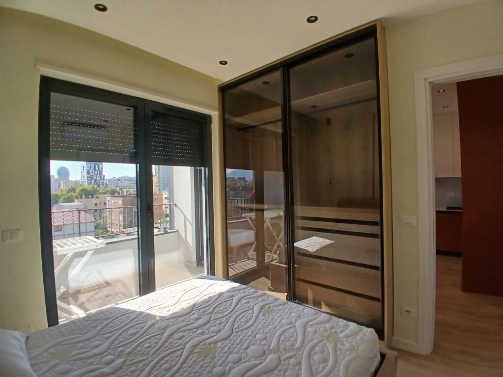 Apartament 1+1 me qira tek stacioni i Trenit,
