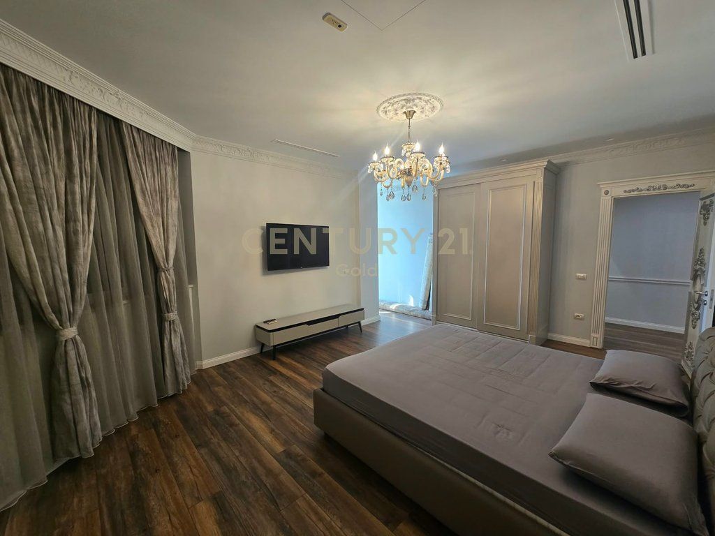 PENTHOUSE UNICO + 2 POSTI AUTO IN VENDITA A SELVIA, VIA DIBRA!