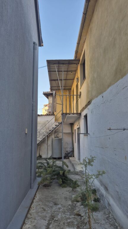 153 m² Tokë – Pazari i Ri / Shkolla e Kuqe, Tirana