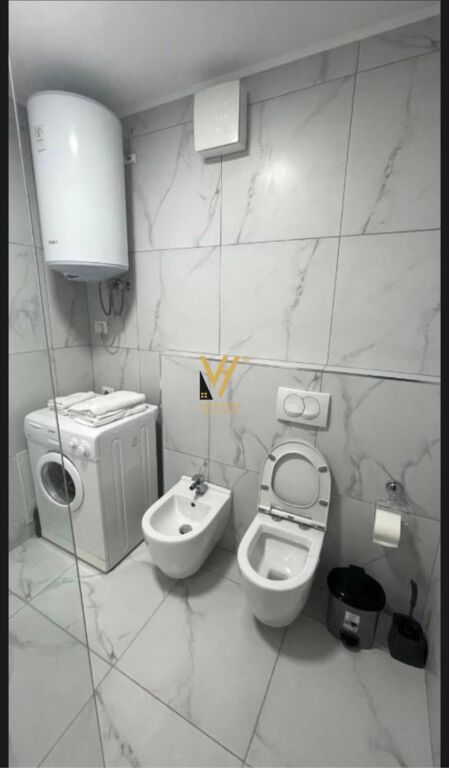 JEPET GARSONIERE 45 M2 ME QIRA PRANE QENDRES 700 EURO