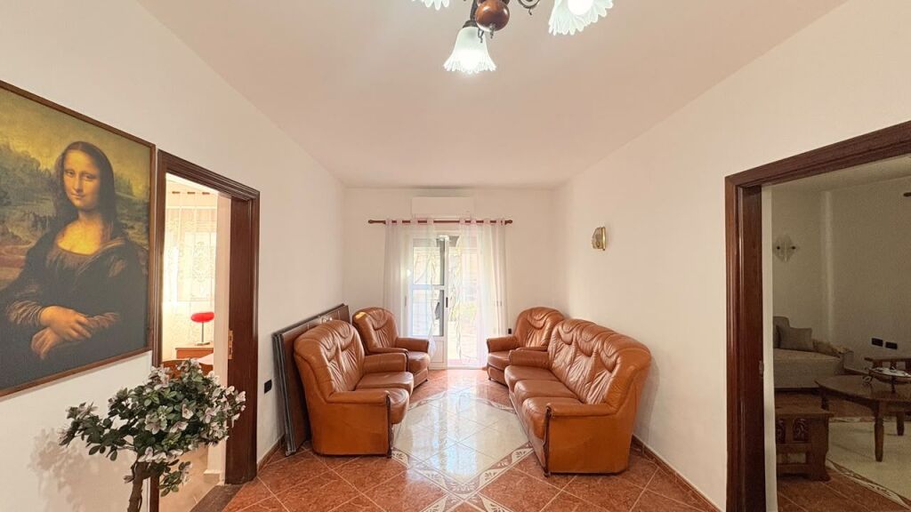 For rent first floor of a private house + parking spot, Address: Photo DURRESI