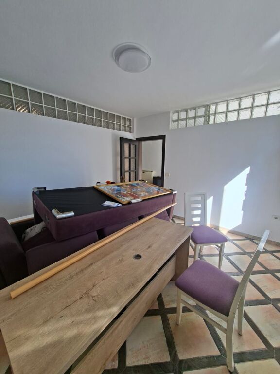 Apartament 1+1 me qira pre Zyre / Banim me qira  afer Gjykates se Rrethit Tirane  Prane Trendafilit te Bardhe