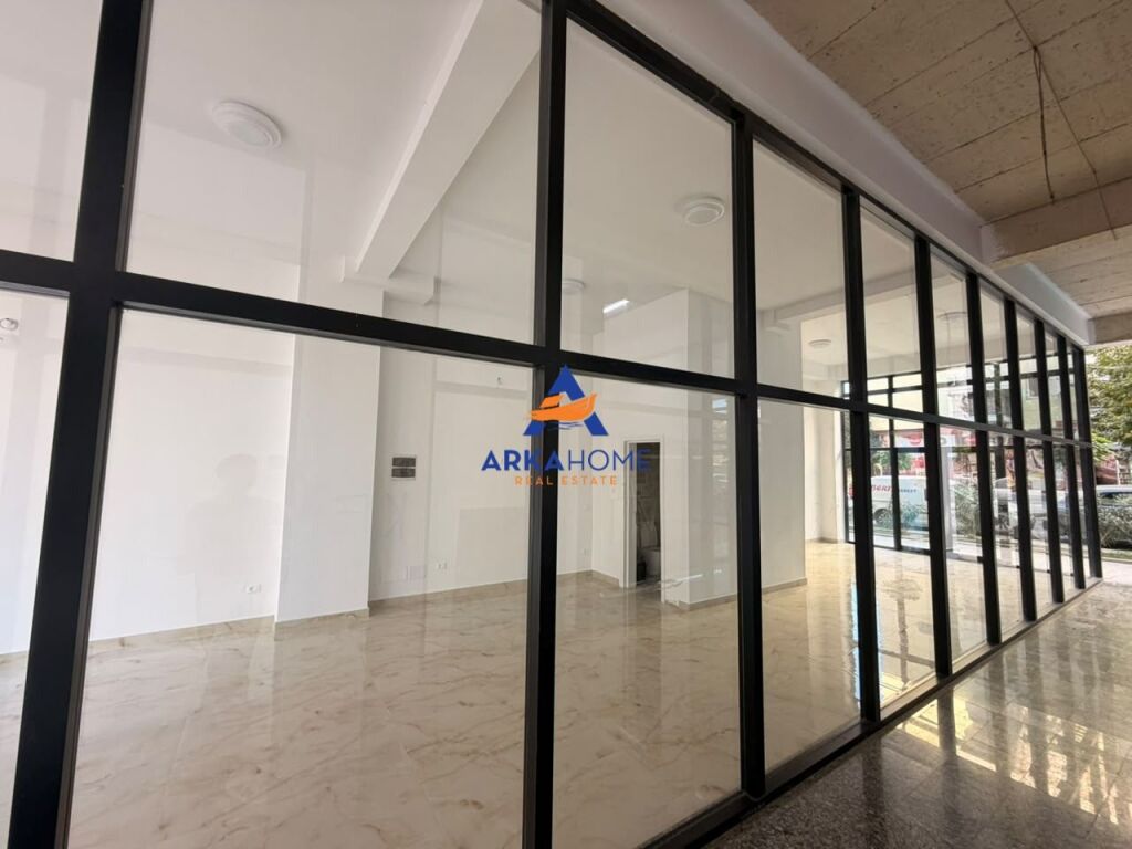 BUSINESS PREMISES FOR RENT 80 M2 "AT THE FORMER BUS PARK" 130000 LEKE