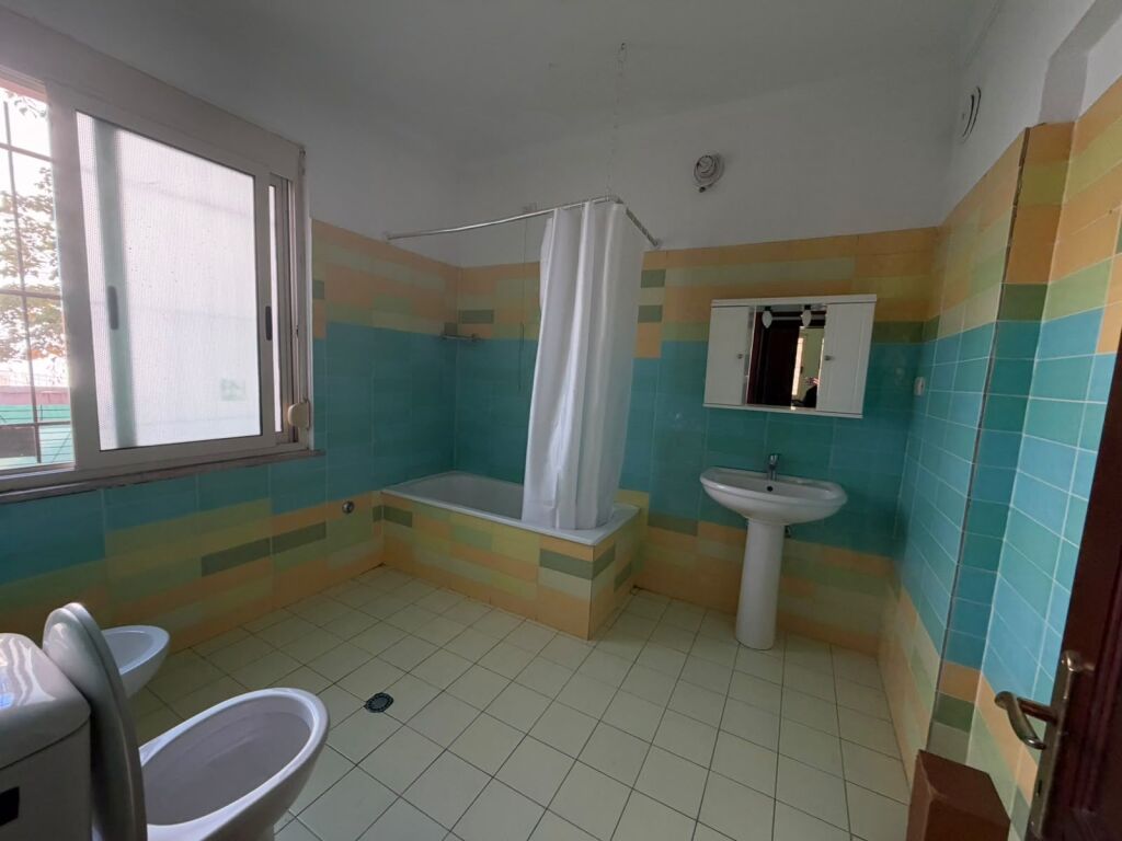 Affitto, Villa su 3 piani, Kodra e Priftit, Tirana