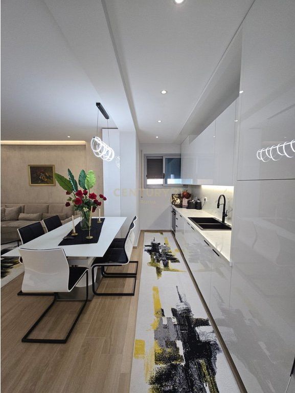 2+1 apartment for sale on Çipaj Street, Vlora!