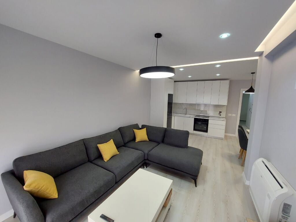 APARTAMENT 2+1 ME QIRA PRANE AMBASADES AMERIKANE