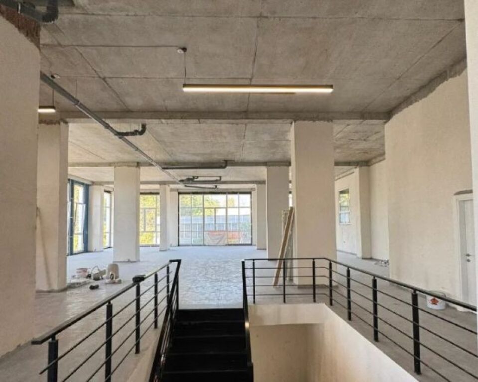 Jepet ambient biznesi me qira tek Bulevardi i Ri , prane Next Station Tirana Holdings , Rruga Jordan Misja .