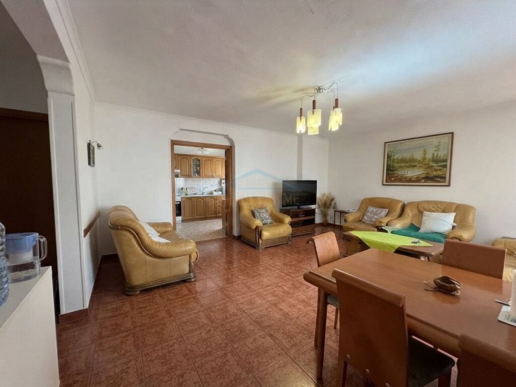 Shitet, Apartament 2+1, Zogu Zi