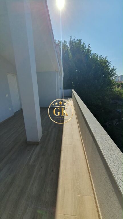 21018851 JEPET ME QERA VILA,PLAZH