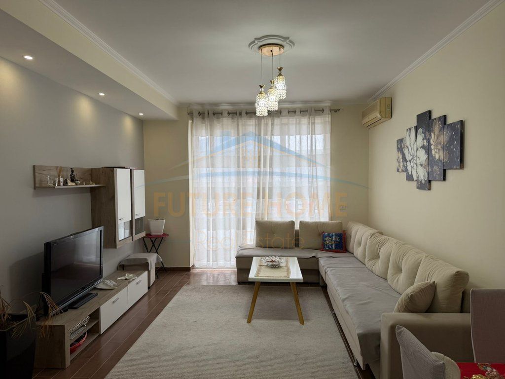 Shitet, Apartament 3+1, Kamëz, Tiranë.