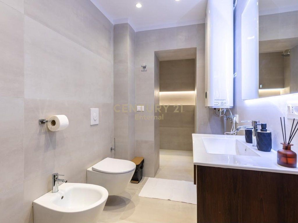 Apartament 2+1 Me Qira në Rruga e Kavajës, Tiranë - 880€ | 80.4 m² 880 € /Muaj 80,000 Lekë /Muaj