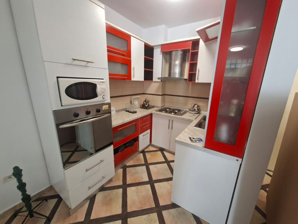 Apartament 1+1 me qira pre Zyre / Banim me qira  afer Gjykates se Rrethit Tirane  Prane Trendafilit te Bardhe
