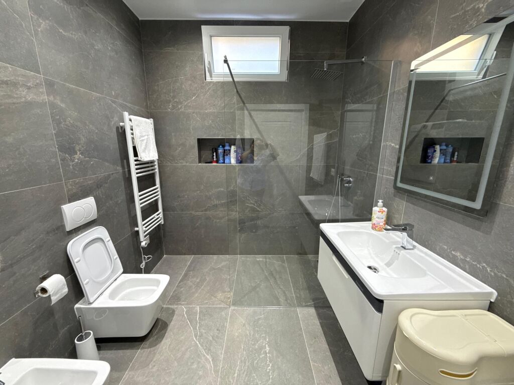 Vile Me Qera 2+1 Tek Bulevardi Zhan D'Ark (ID BV22715) Tirane