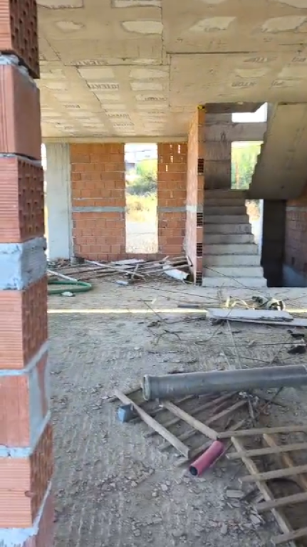 🏘️Vilë per shitje pranë Liqenit të Farkës me pishinë🌊