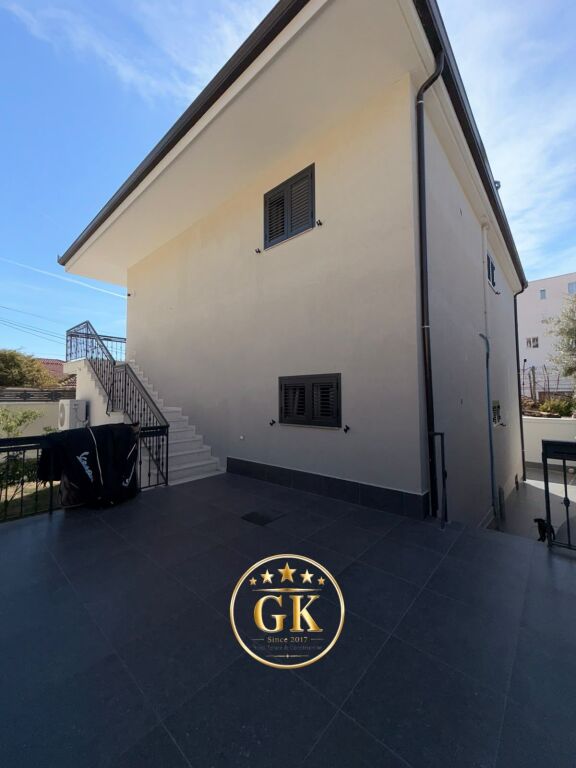 KATI 1 OSE E GJITHE VILA ME QERA CEZMA FERRES DURRES