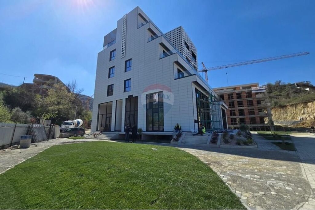 2+1 apartment for sale at Dry Lake, Tirana