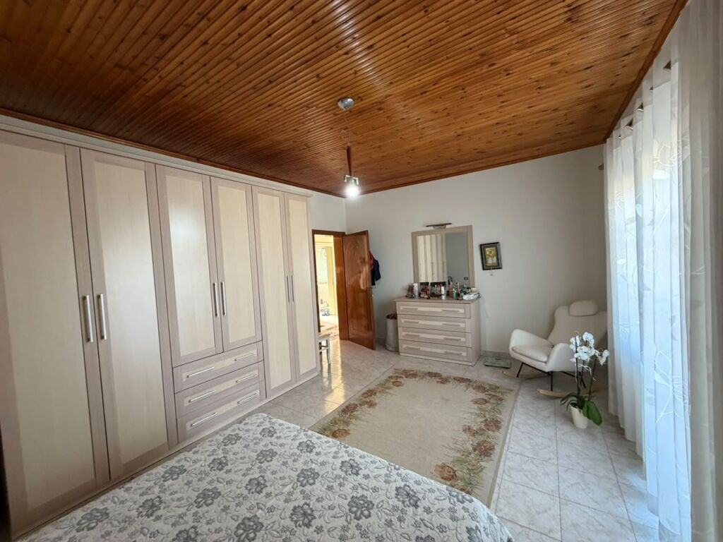 Vile per shitje ne Kinostudio.