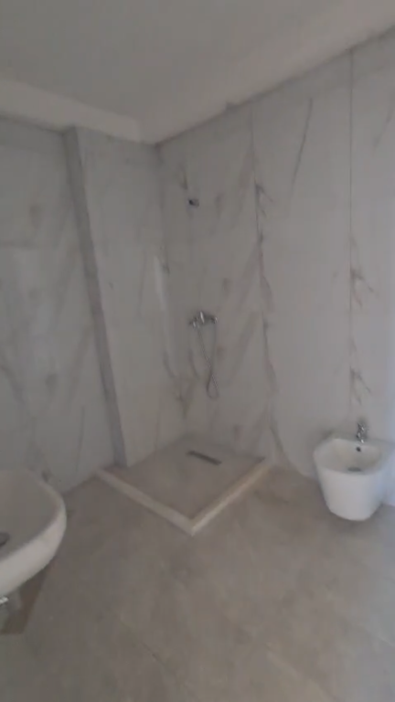 Apartament 2+1+2 per qera jepet dhe per banim dhe per zyra !