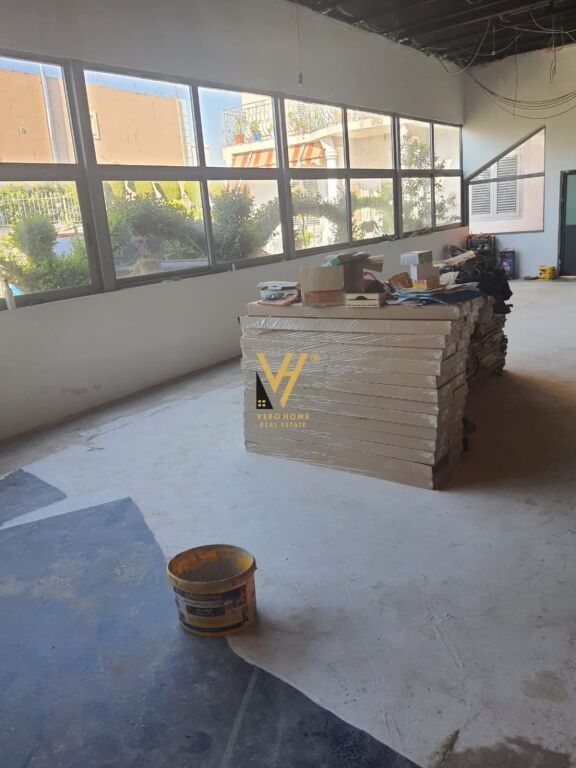 JEPET AMBIENT BIZNESI 350 M2 ME QIRA TE LIQENI I FARKES 70.000 LEKE