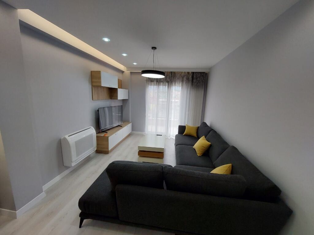 APARTAMENT 2+1 ME QIRA PRANE AMBASADES AMERIKANE