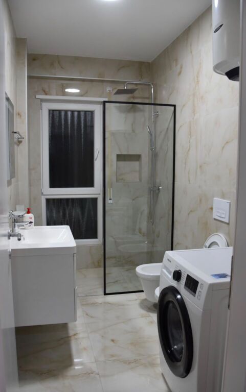 Shitet apartament 1+1 ne 5 Maj ID 5733