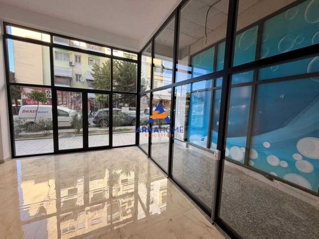 BUSINESS PREMISES FOR RENT 80 M2 "AT THE FORMER BUS PARK" 130000 LEKE