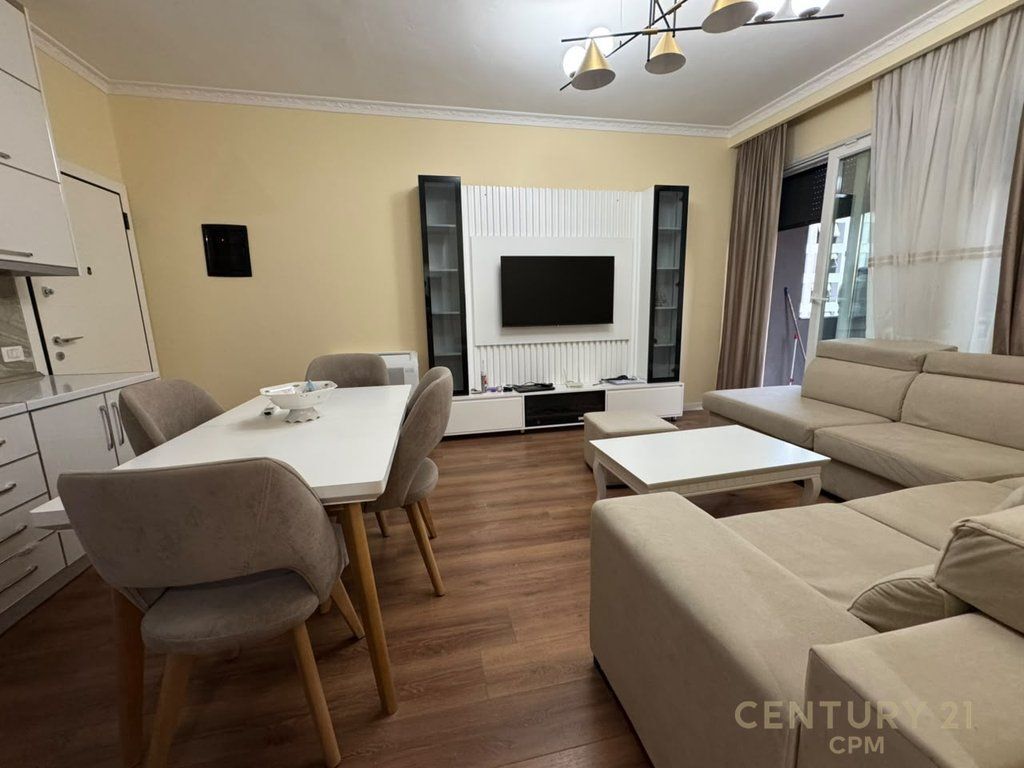 Appartamento 2+1 + posto auto in affitto in via 5 maggio! /Mese 82.000 Lek /Mese