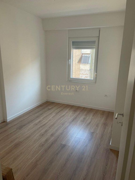 21 DECEMBER, OFFICE FOR RENT