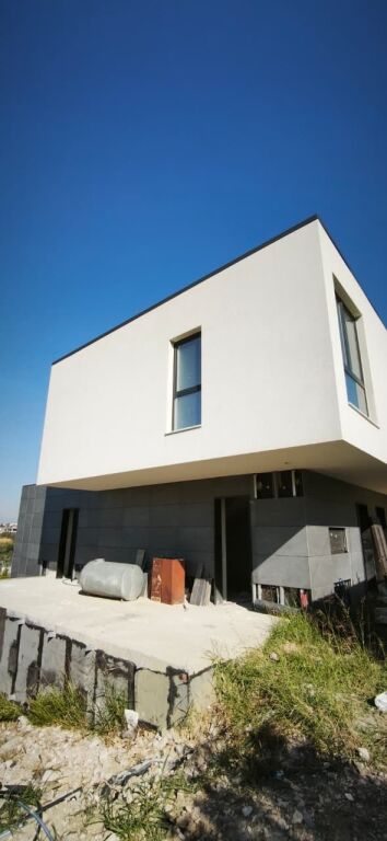 🏡 VILLA PREMIUM IN VENDITA | LAKESIDE RESIDENCE – FARKË