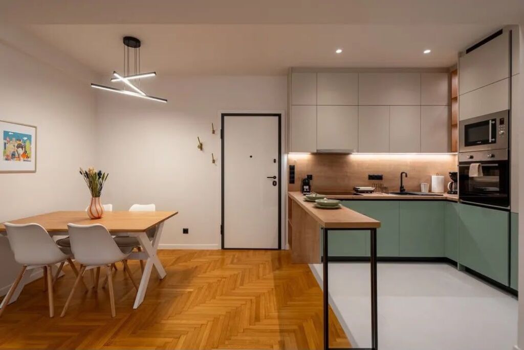 Train Station, 2+1 apartment for rent (for residence or bnb)
