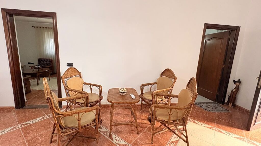 For rent first floor of a private house + parking spot, Address: Photo DURRESI