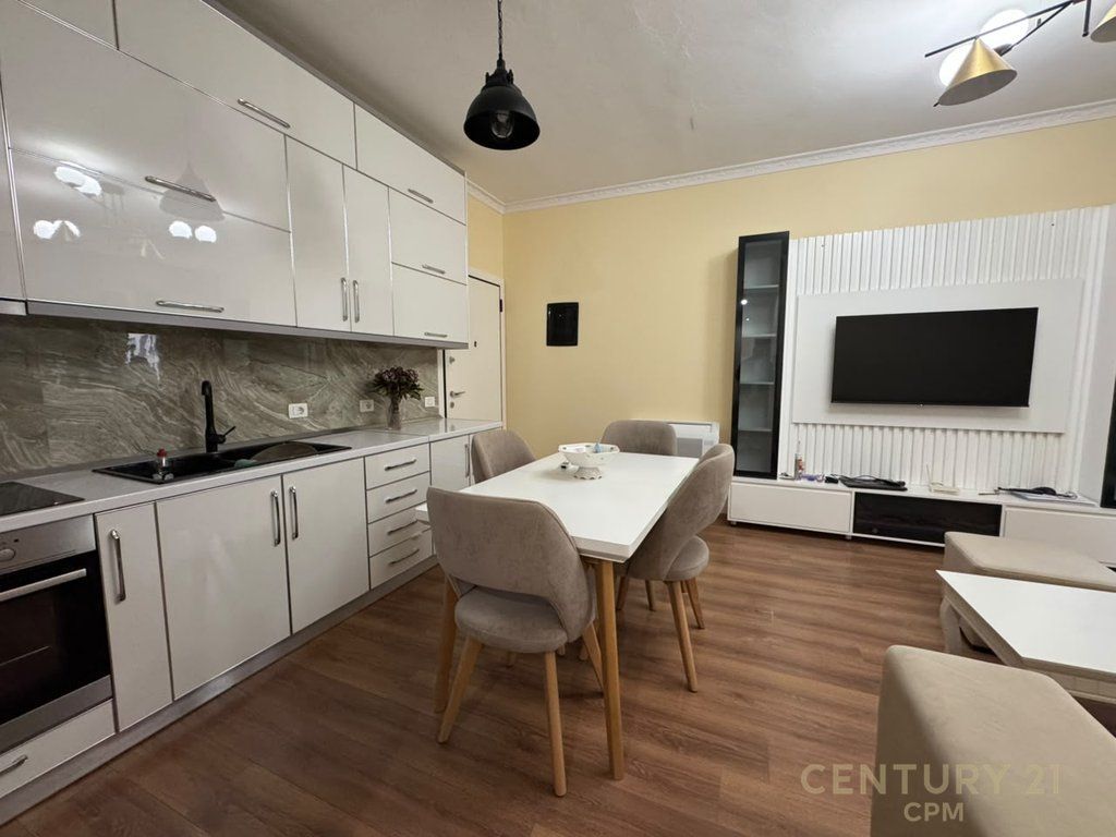 Appartamento 2+1 + posto auto in affitto in via 5 maggio! /Mese 82.000 Lek /Mese