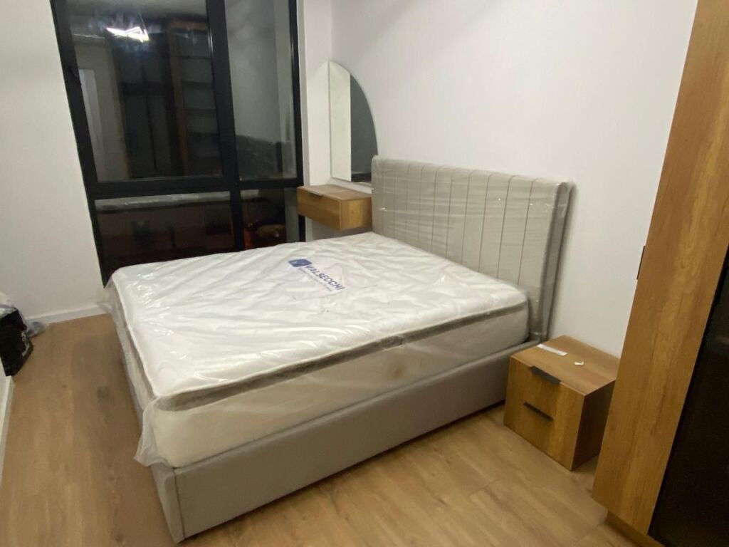 Bulevardi i Ri, jepet me qera apartament 1+1.