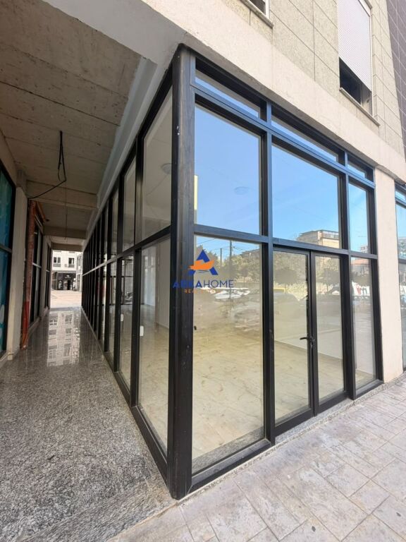 BUSINESS PREMISES FOR RENT 80 M2 "AT THE FORMER BUS PARK" 130000 LEKE
