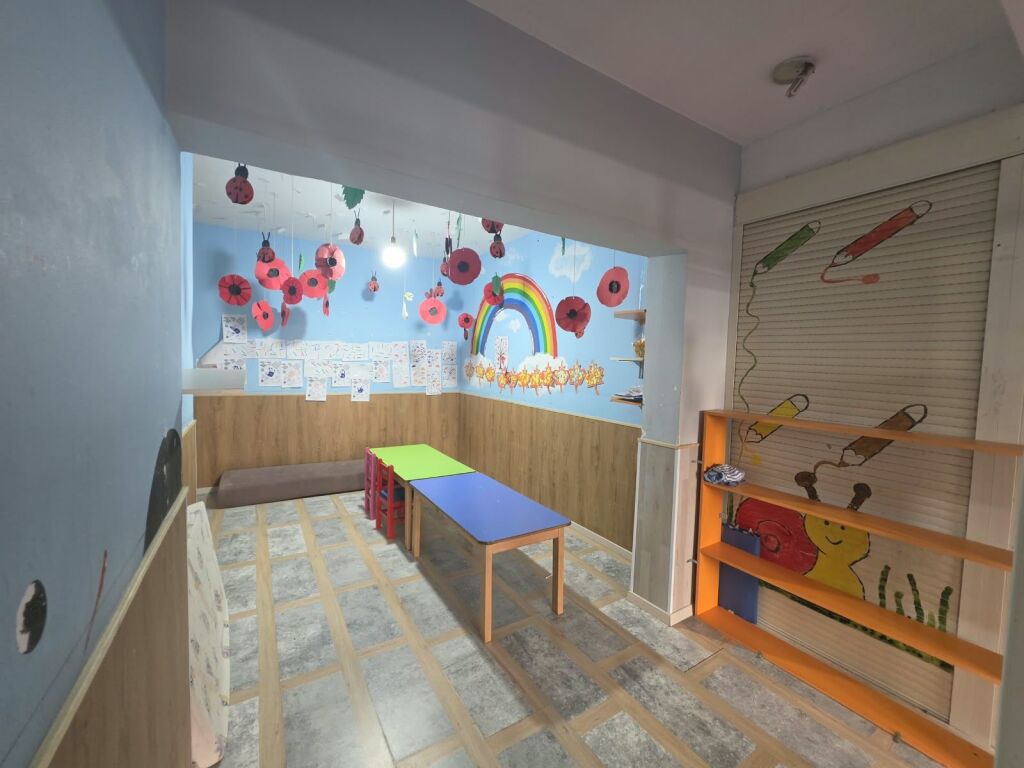 🏫 Affittasi asilo funzionale – Yzberisht  📍 Via “Tre Dëshmorët”, vicino al Nuovo Viale 💰 Prezzo: 150.000 Lek/mese (Non negoziabile)
