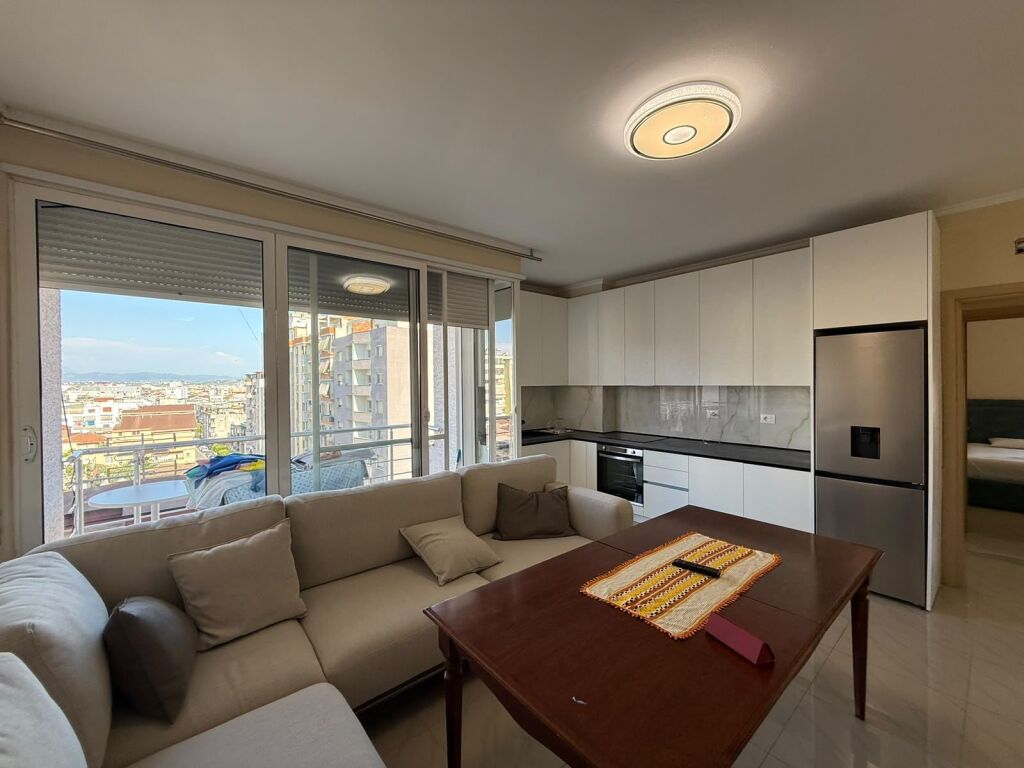 Apartament 2+1+ 2 TUALETE + 2 BALLKONE , prane kazazit ne Durres