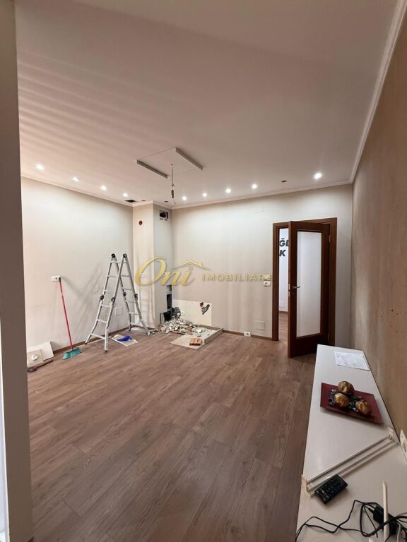 BLLOK OFFICE 140M2 FOR RENT