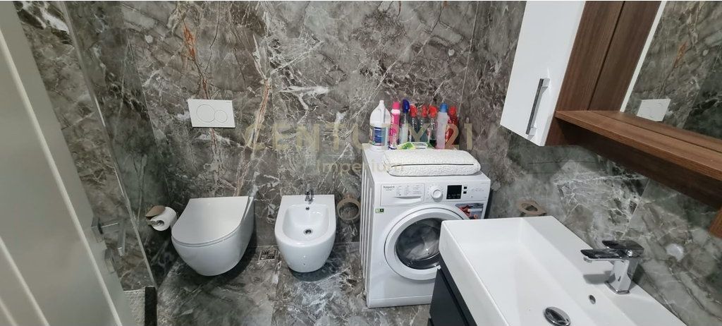 Apartament Modern 2+1+2 me 65 m² Verandë &amp; 2 Poste Parkimi | Liqeni i Thatë! 1,500 € /Muaj