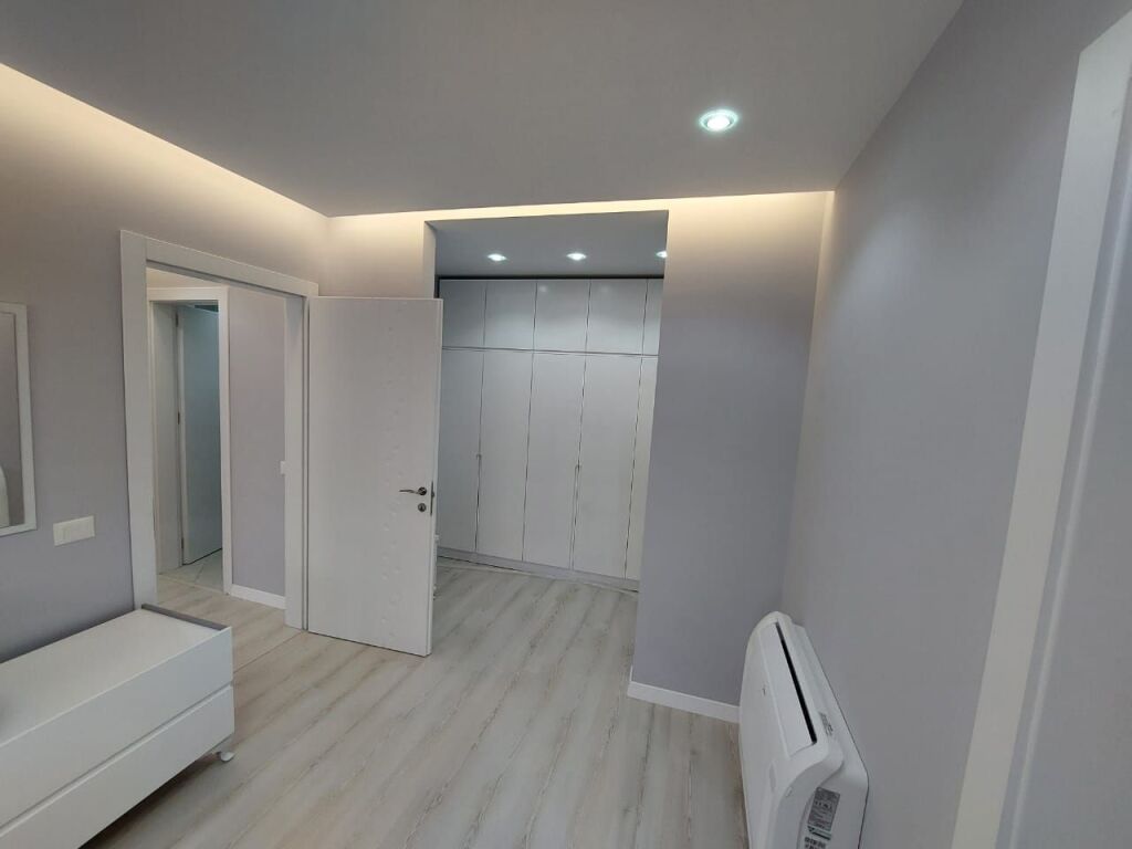 APARTAMENT 2+1 ME QIRA PRANE AMBASADES AMERIKANE
