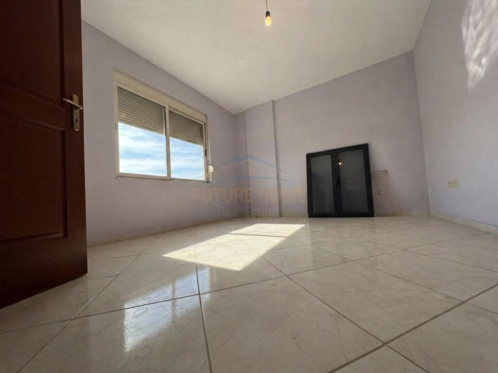 Shitet, Apartament 3+1+2, Rruga Shefqet Kuka, Fresk, Tirane