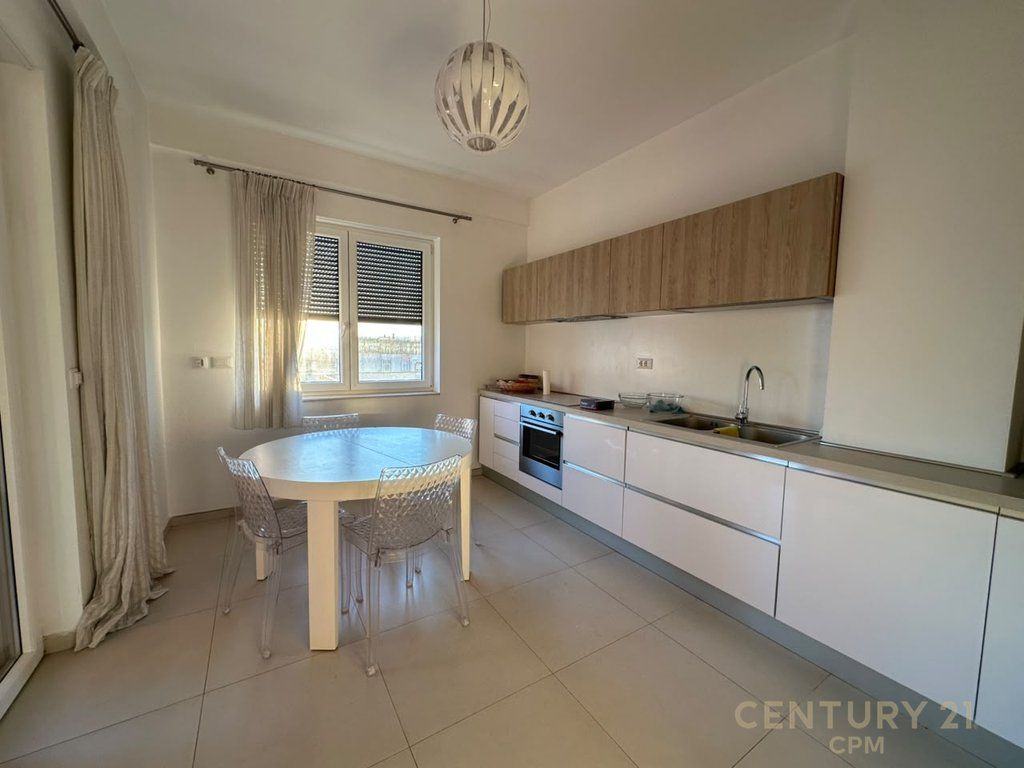 Apartament 3+1+2+ Post Parkimi Per Qira Tek Rruga E Bogdaneve! 1,700 € /Muaj