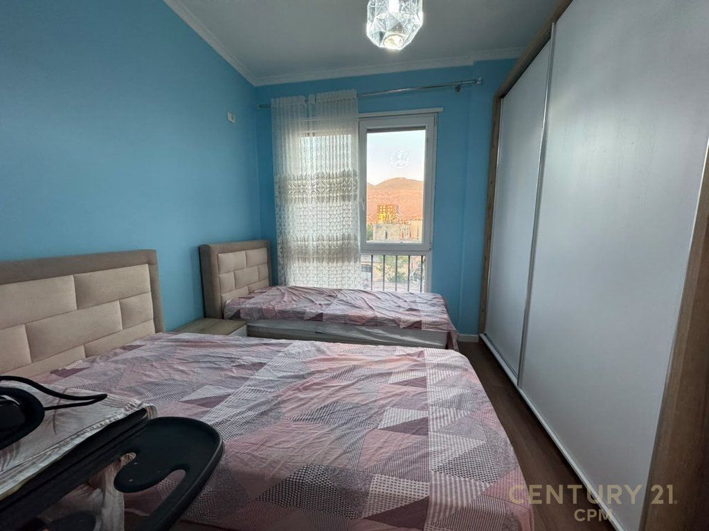 Apartament 2+1 + post parkimi me qira tek rruga 5 maj!