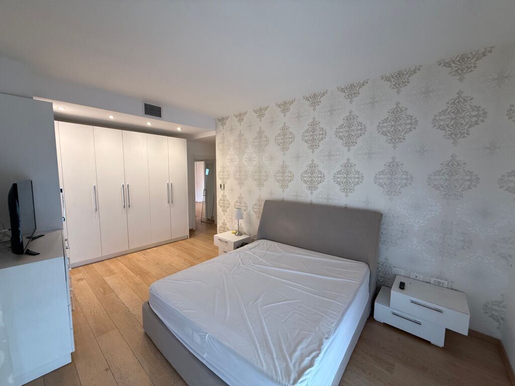 📣 AFFITTO Appartamento 3+1+2 📍 Via “Bogdaneve”, Vicino al Centro, Tirana ✨