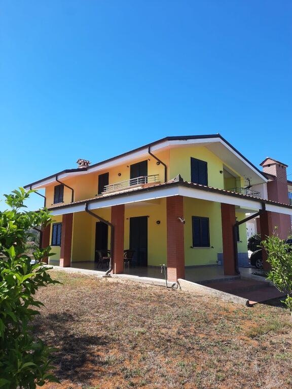 VILË NË SHITJE – VORË