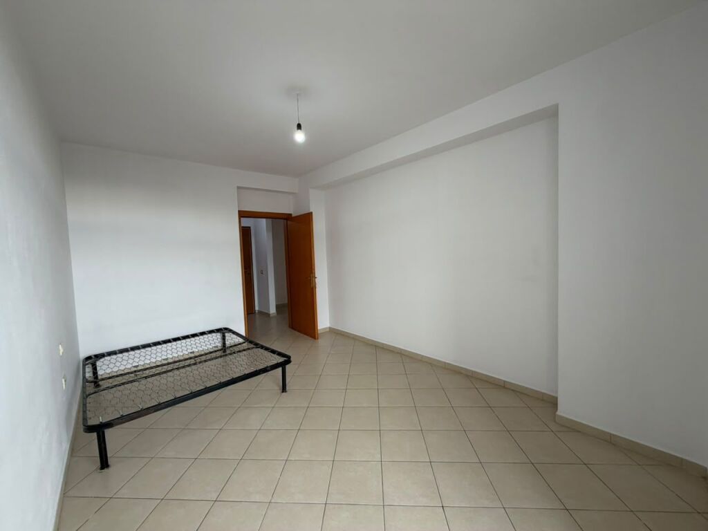 Apartament 2+1 per shitje ne Astir.
